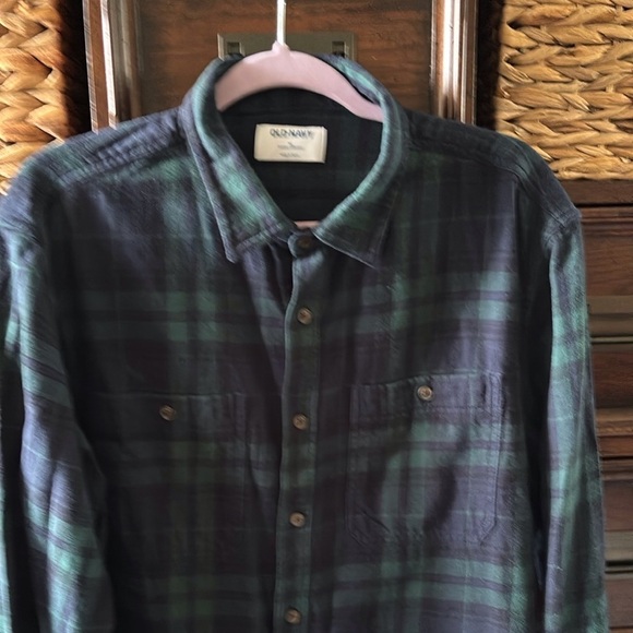 Old Navy Men's Green Plaid Casual Button Down Shirt - Picture 2 of 4